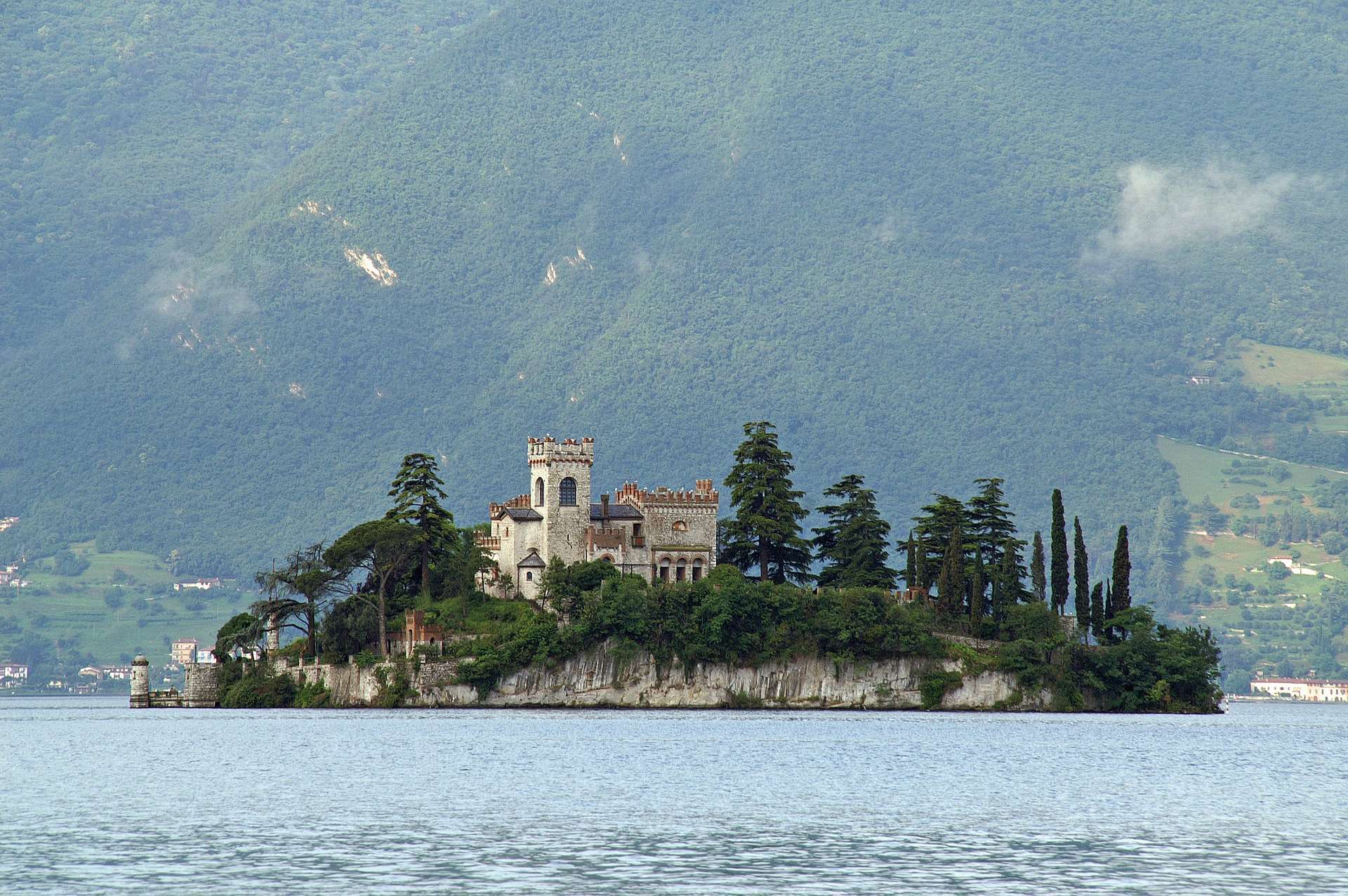 Lake Iseo, photo by jan baars, Pixabay